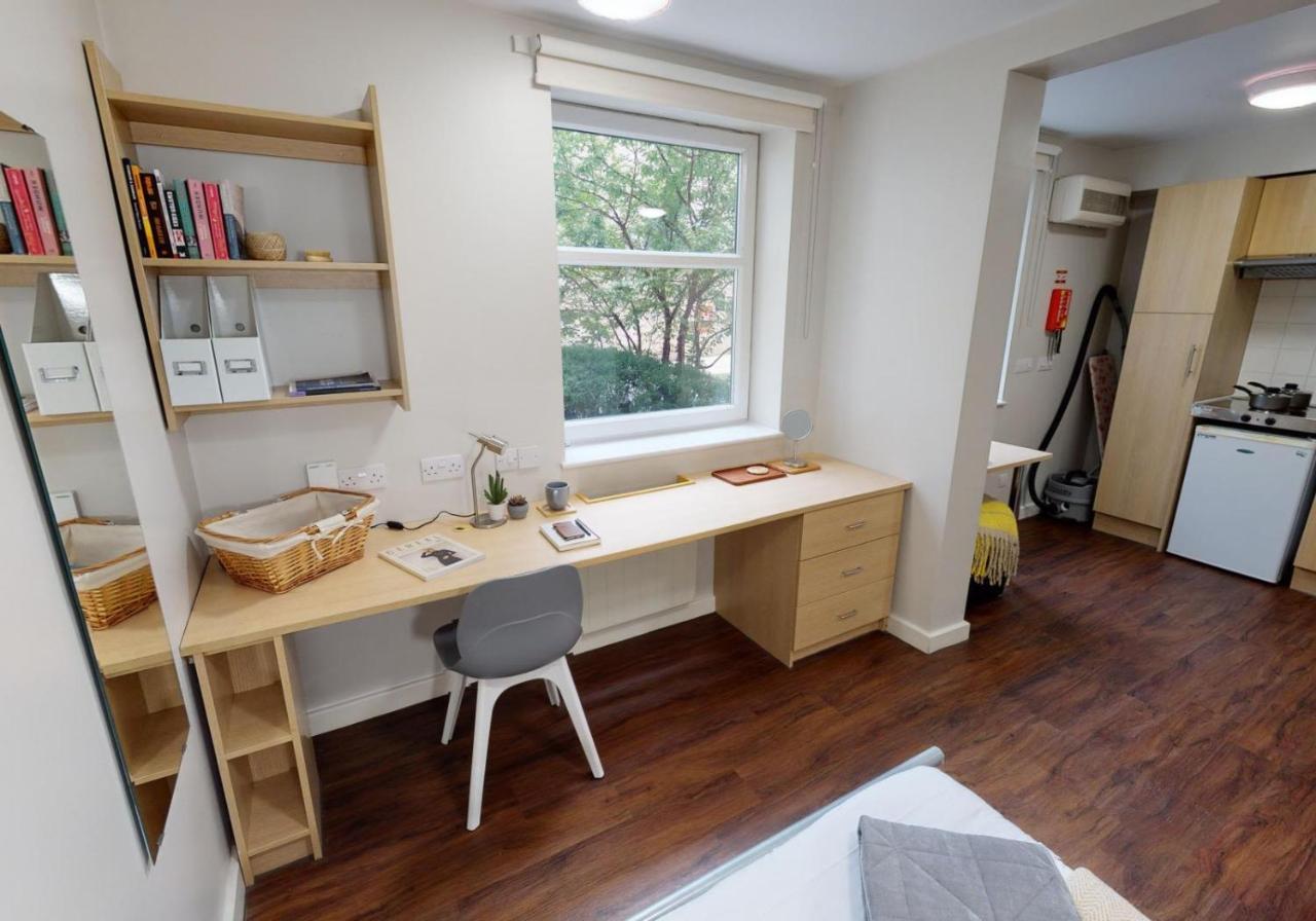Private Bedrooms With Shared Kitchen And Studios At Iq Tufnell House In Londres Exterior foto